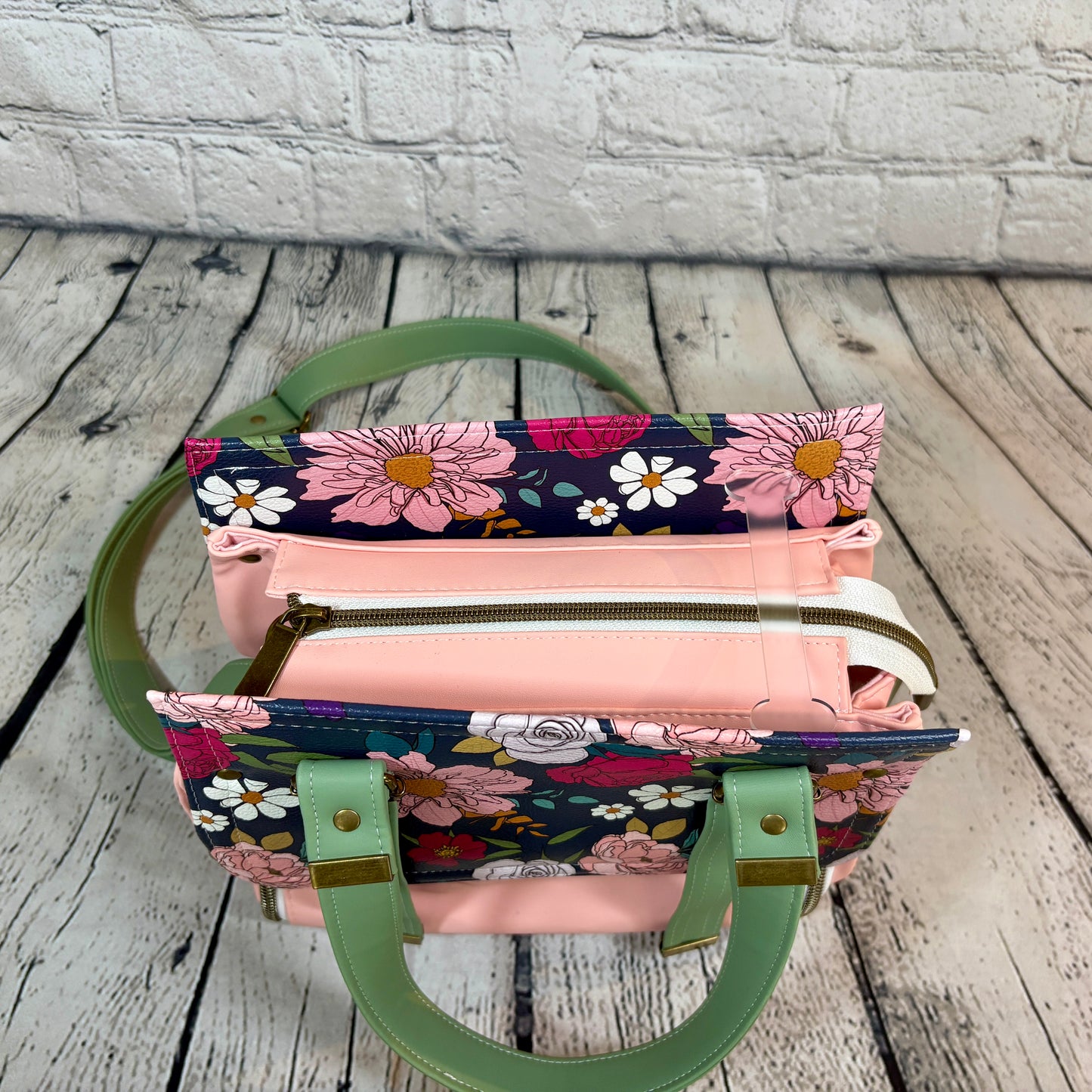 Floral Vadon Handbag with Crossbody Strap
