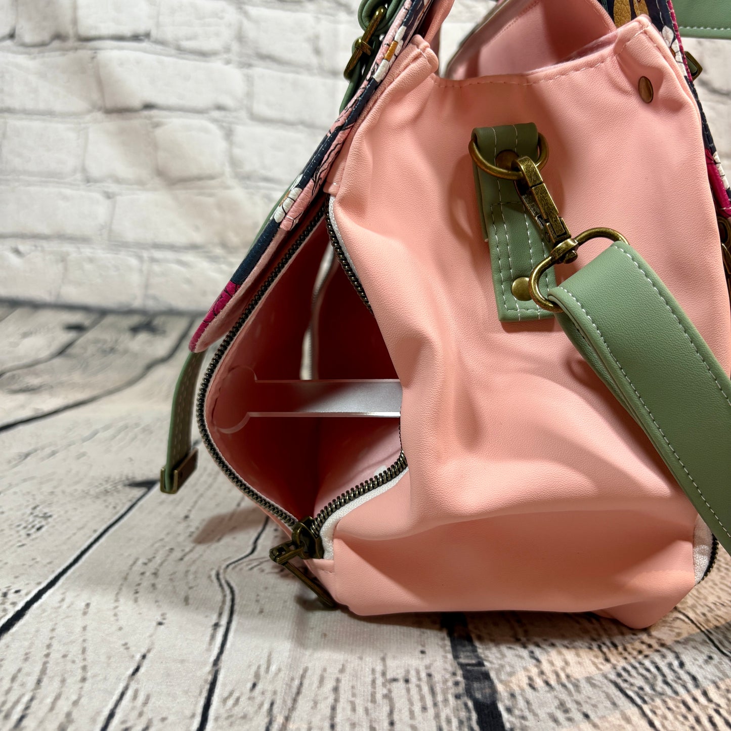 Floral Vadon Handbag with Crossbody Strap