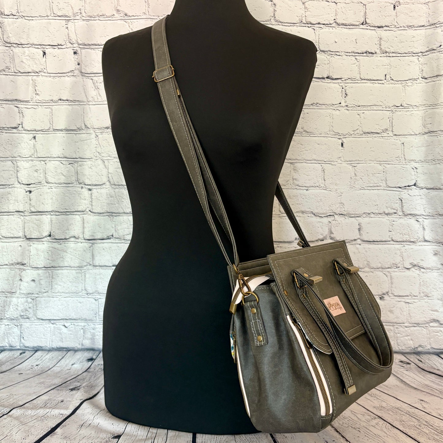 The Vadon Handbag with Crossbody Strap - Grey