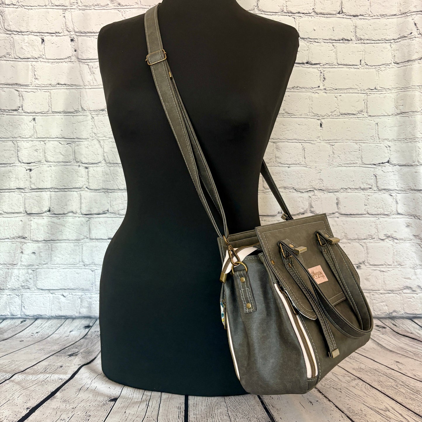 The Vadon Handbag with Crossbody Strap - Grey