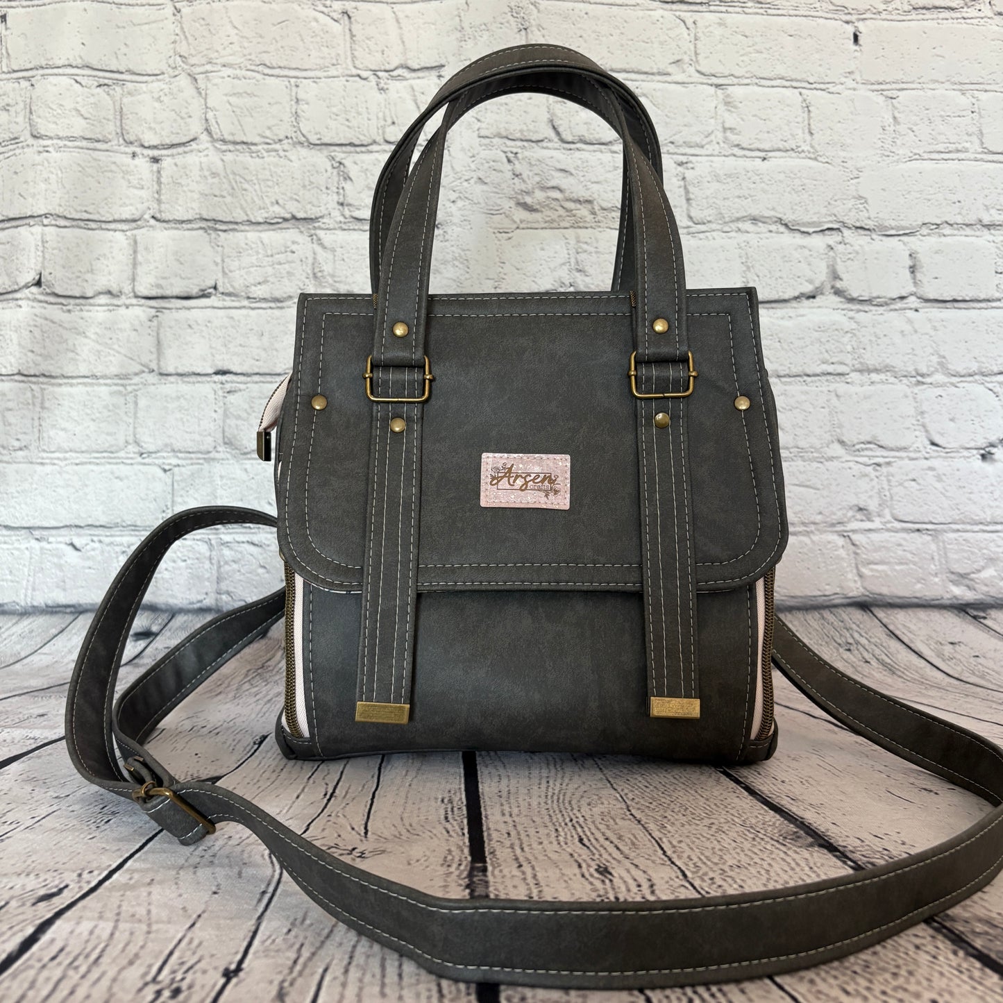 The Vadon Handbag with Crossbody Strap - Grey