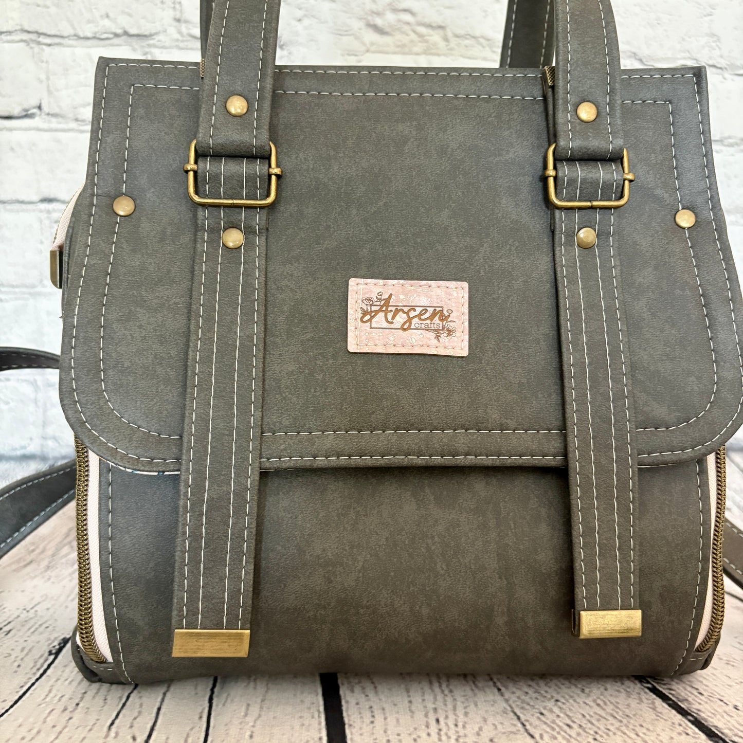 The Vadon Handbag with Crossbody Strap - Grey
