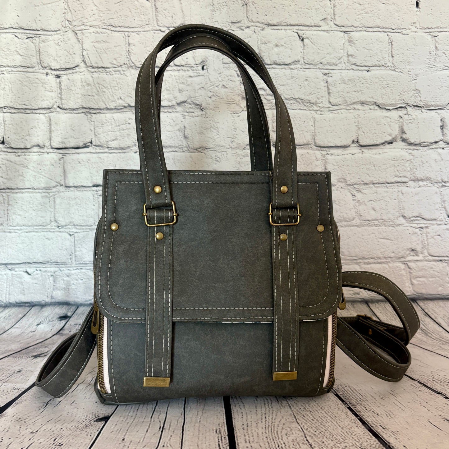 The Vadon Handbag with Crossbody Strap - Grey