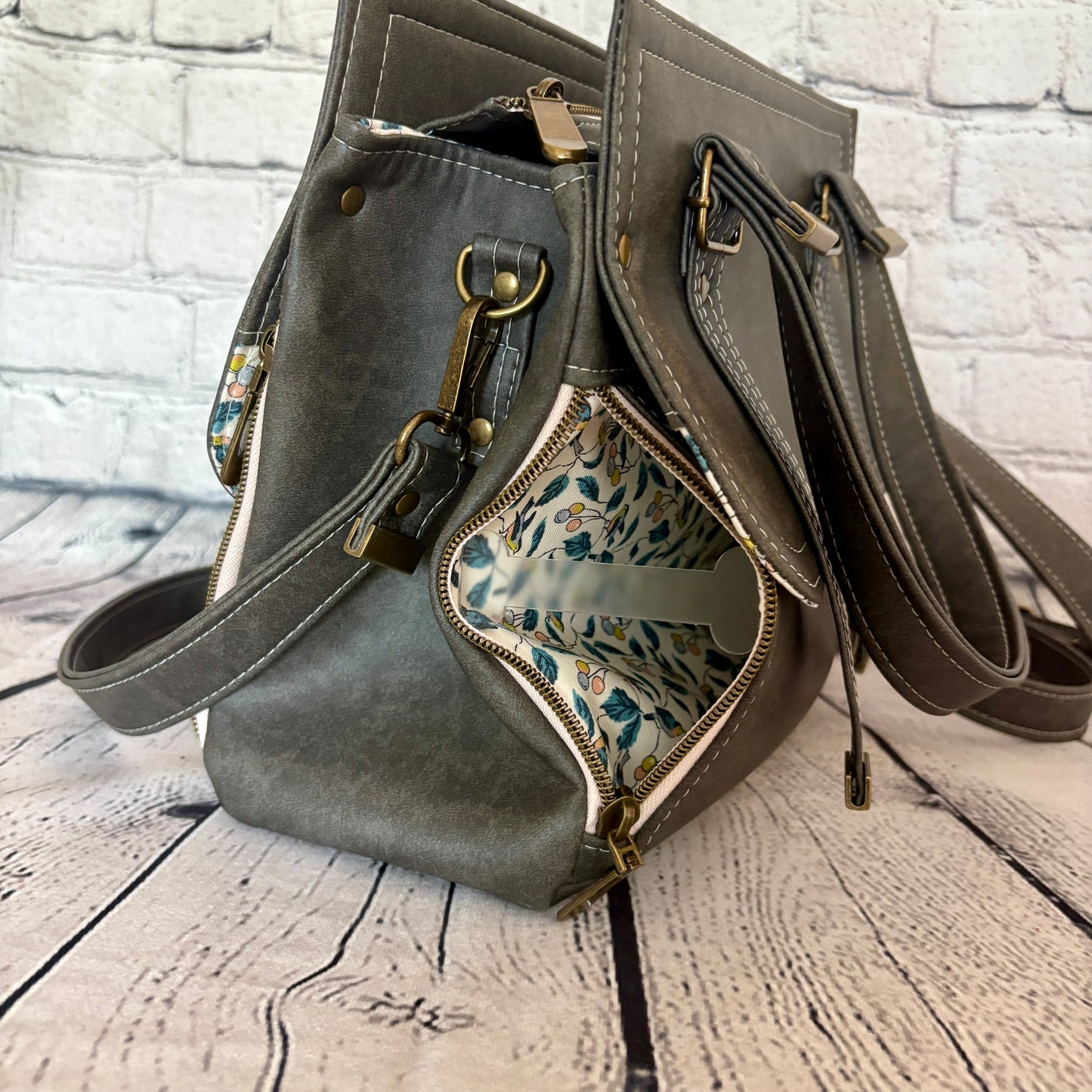 The Vadon Handbag with Crossbody Strap - Grey