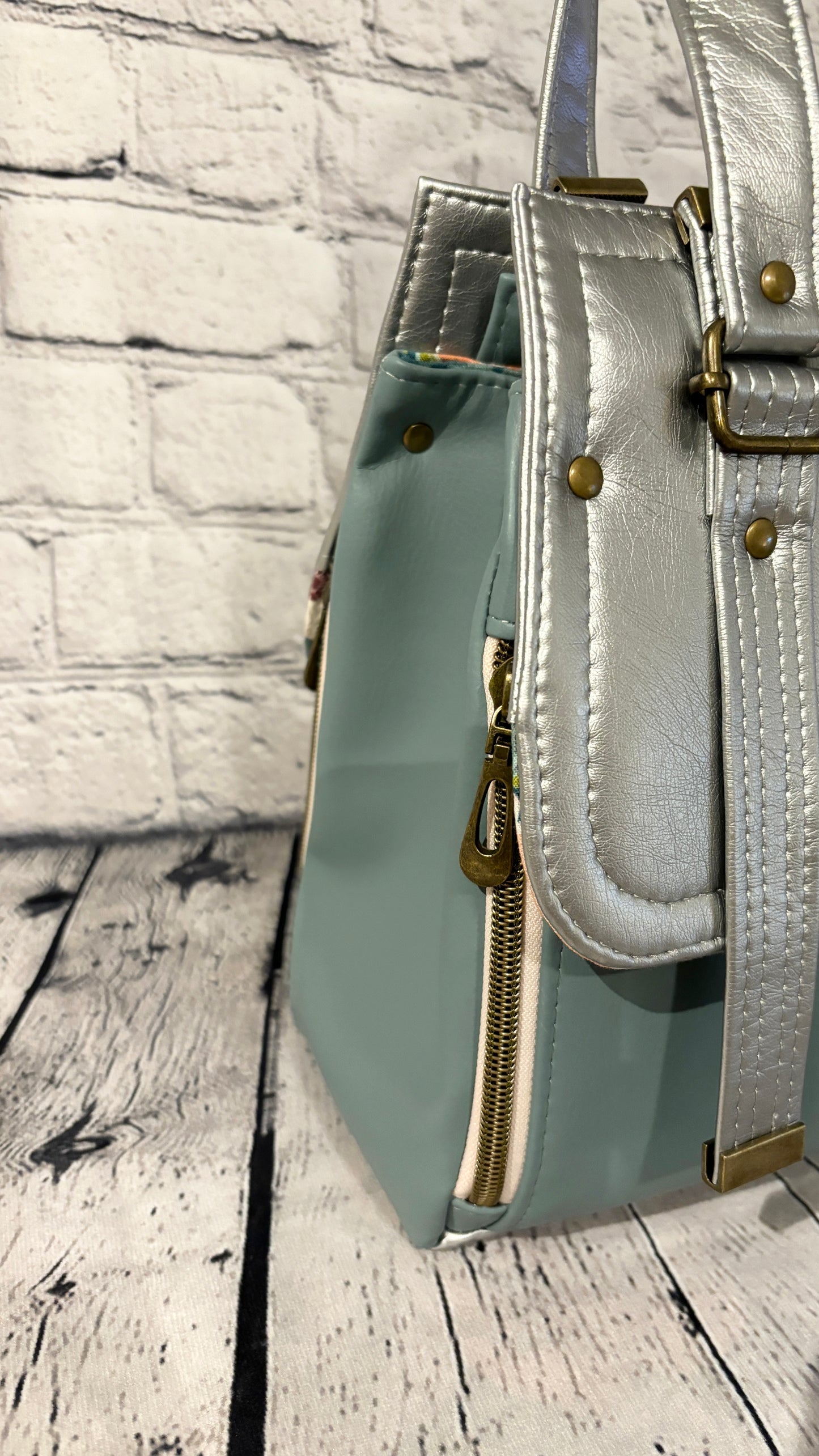 The Vadon Handbag with Crossbody Strap