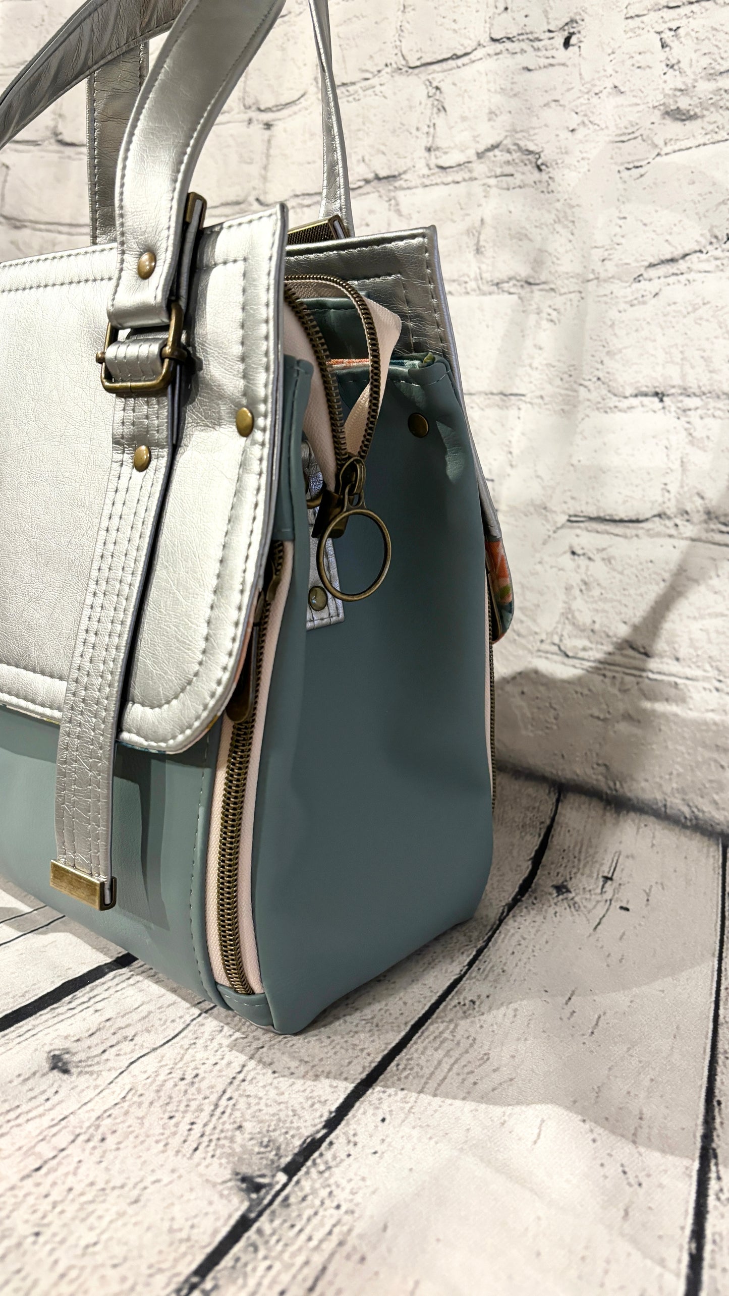 The Vadon Handbag with Crossbody Strap