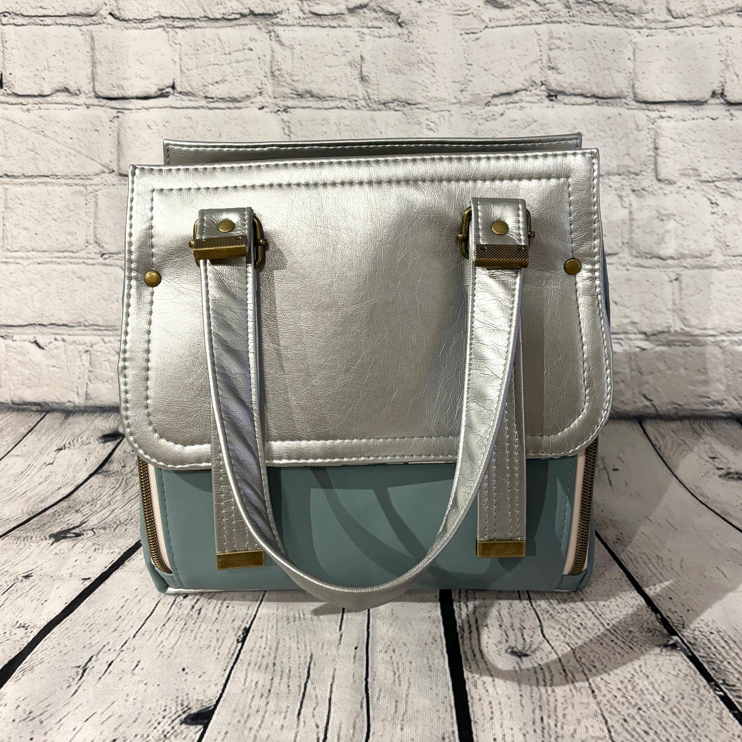 The Vadon Handbag with Crossbody Strap