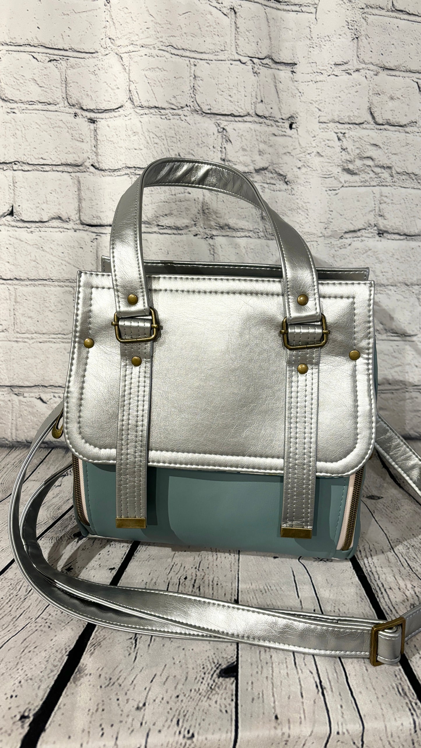 The Vadon Handbag with Crossbody Strap