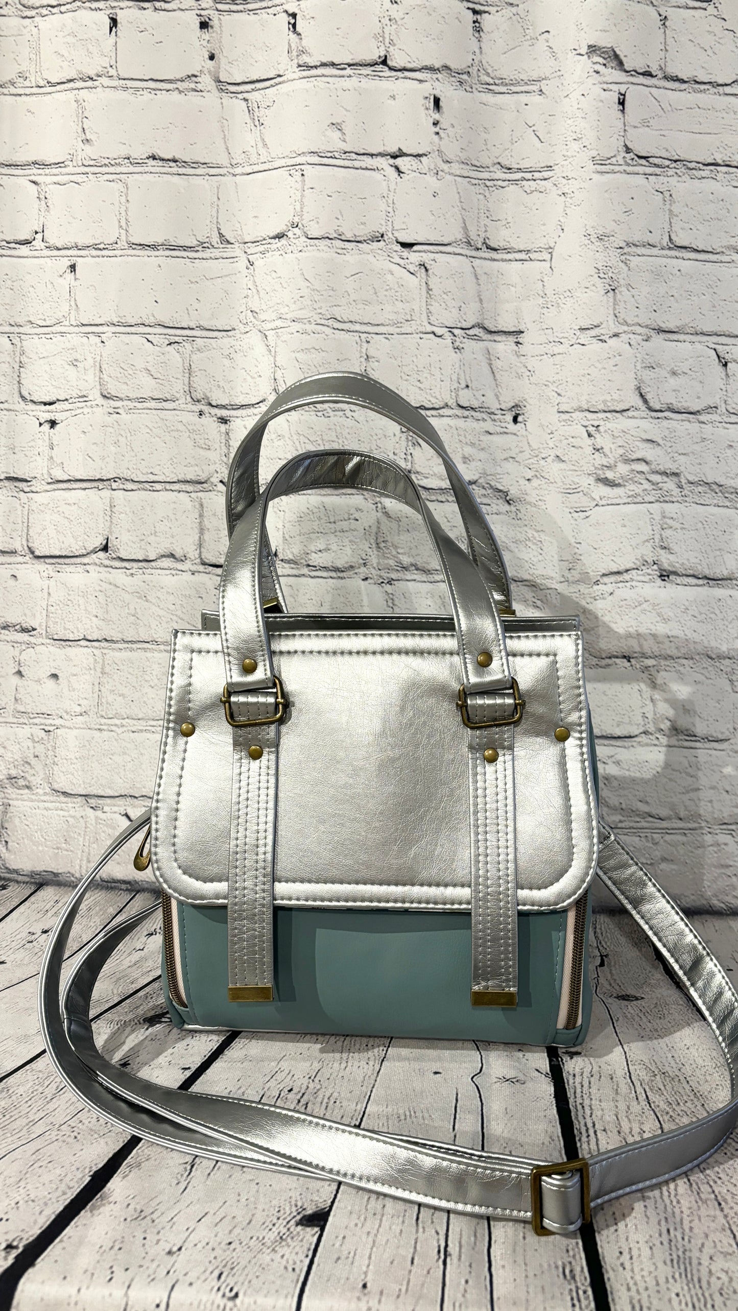 The Vadon Handbag with Crossbody Strap