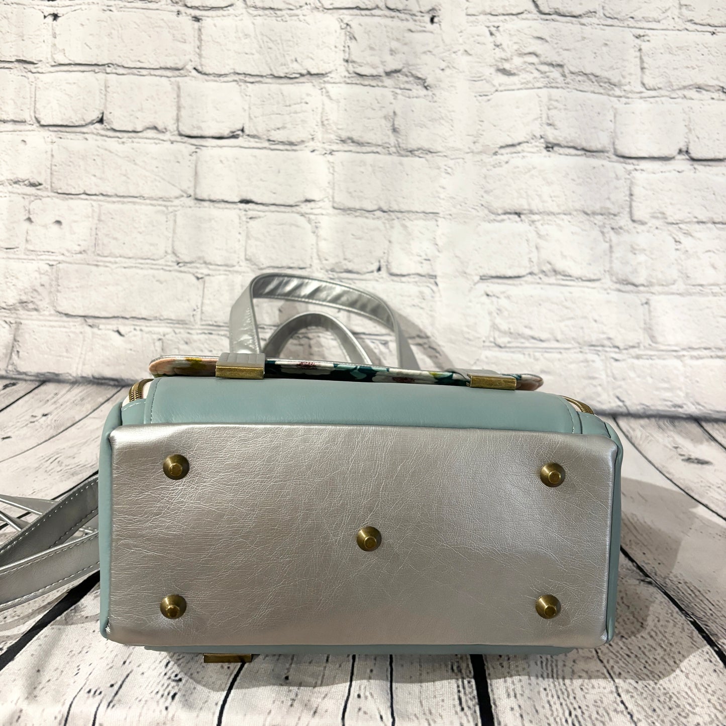 The Vadon Handbag with Crossbody Strap