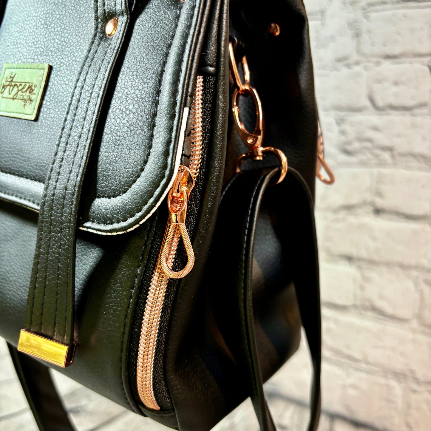 The Vadon Handbag with Crossbody Strap