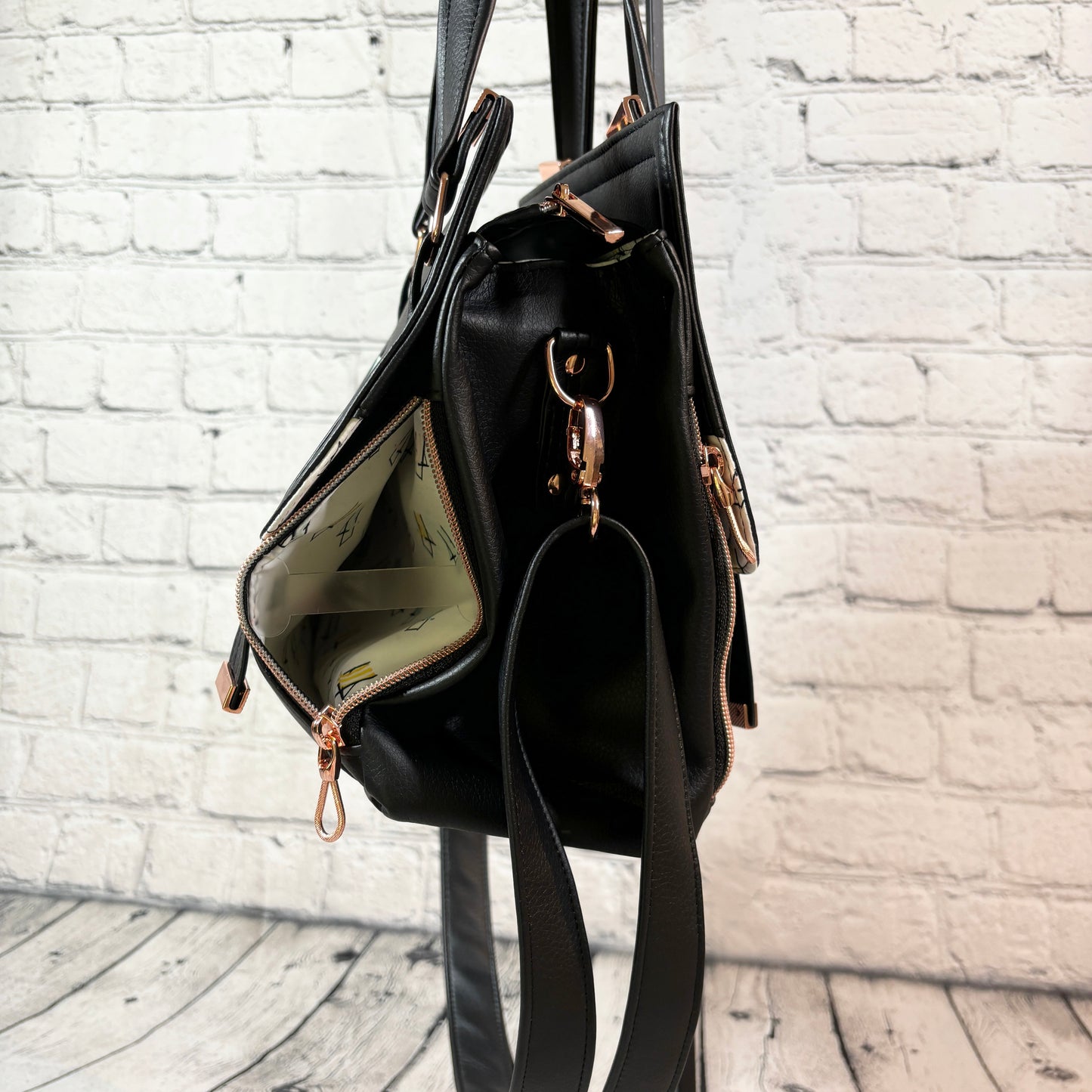 The Vadon Handbag with Crossbody Strap