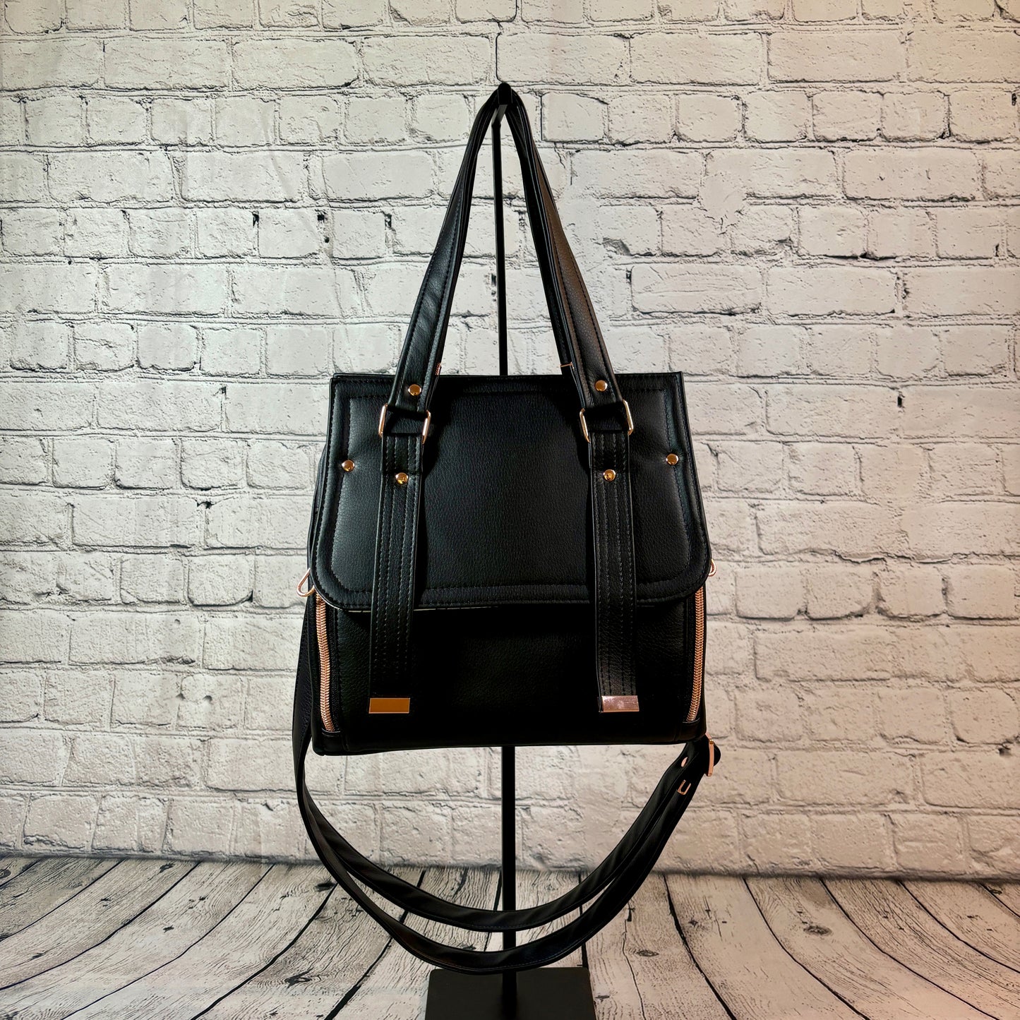 The Vadon Handbag with Crossbody Strap