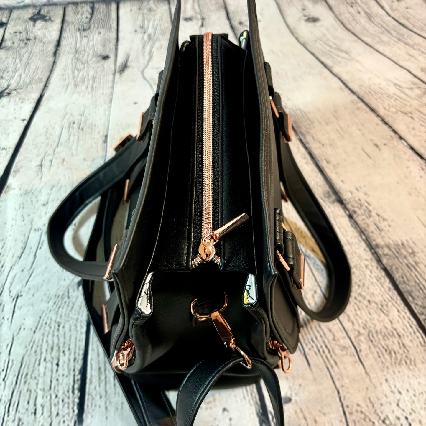 The Vadon Handbag with Crossbody Strap